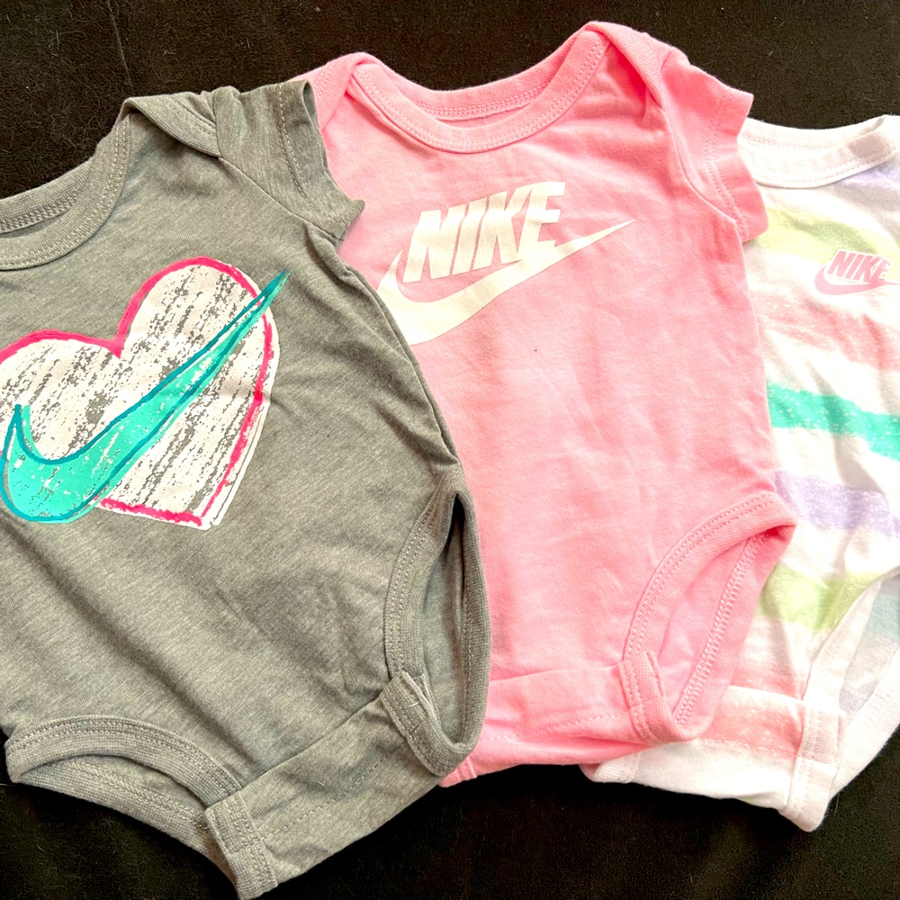 Nike Baby onesie set